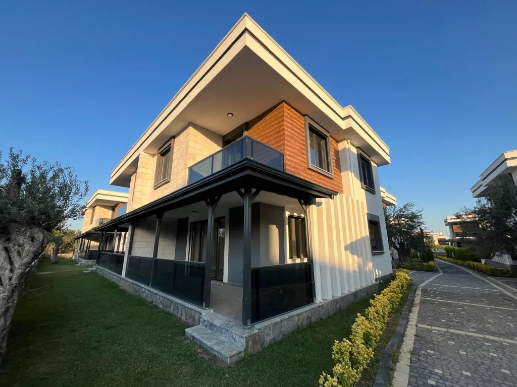GÜRE SAHİLİNDE ULTRA LÜX SİTE İÇERİSİNDE 3+1 AYRI MUTFAK VİLLA - Görsel 16