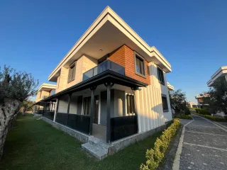 GÜRE SAHİLİNDE ULTRA LÜX SİTE İÇERİSİNDE 3+1 AYRI MUTFAK VİLLA - Görsel 16