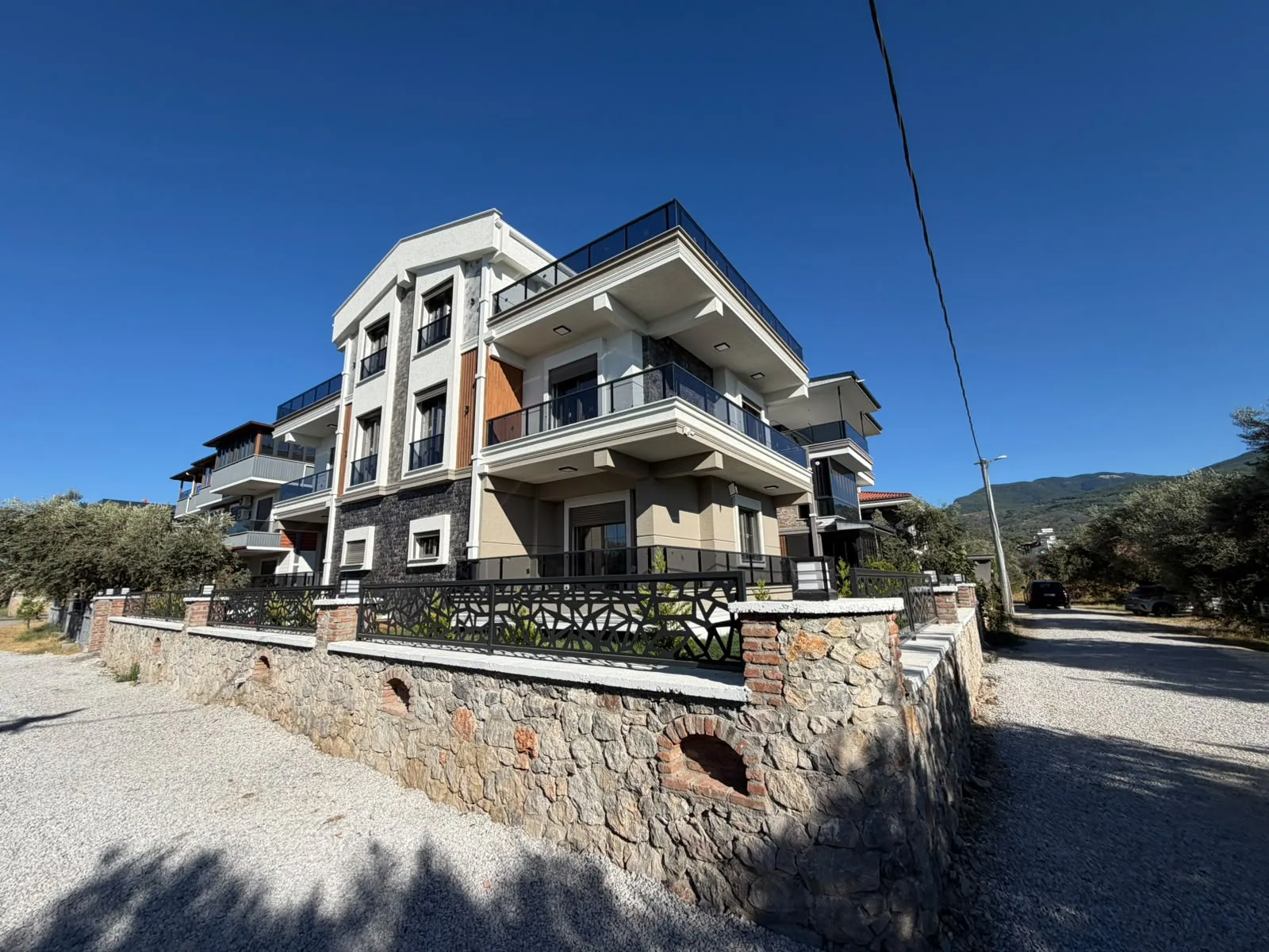 GÜRE SAHİLİNDE 4+1 ULTRA LÜX DENİZE YÜRÜME MESAFESİNDE TRİPLEX VİLLA - Görsel 25
