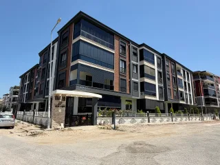 AKÇAYDA HAVUZLU SİTE İÇERİSİNDE ULTRA LÜKS 130 METREKARE 2+1 - Görsel 2