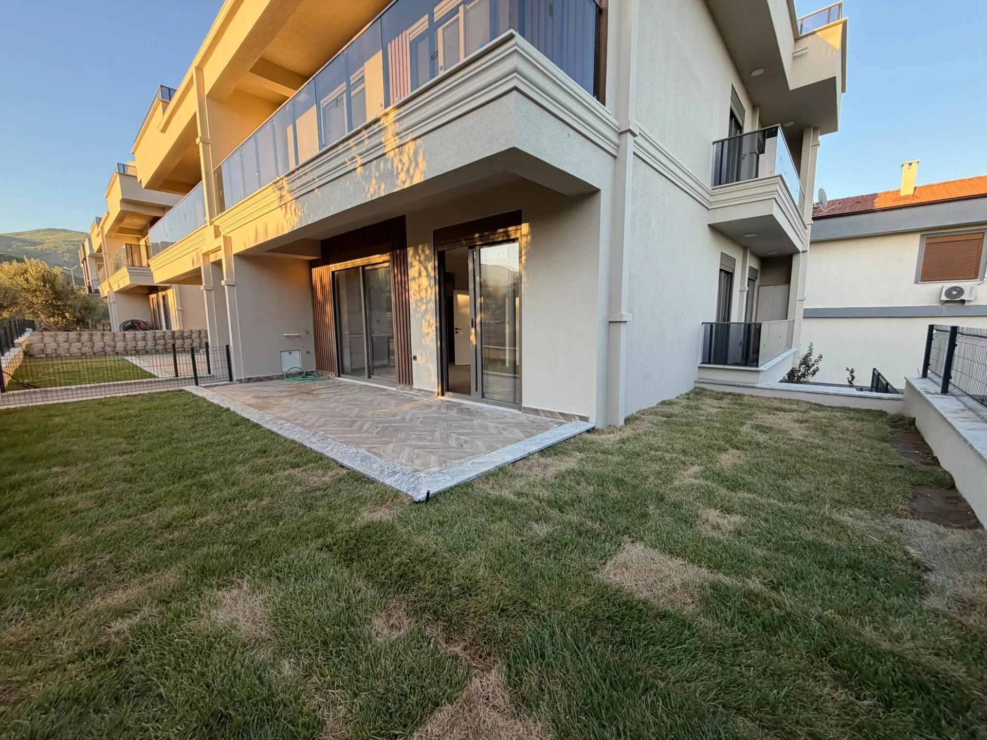 GÜRE SAHİLİNDE MÜSTAKİL TADINDA 2+1 BAHÇE KULLANIMLI SIFIR DAİRE - Görsel 4