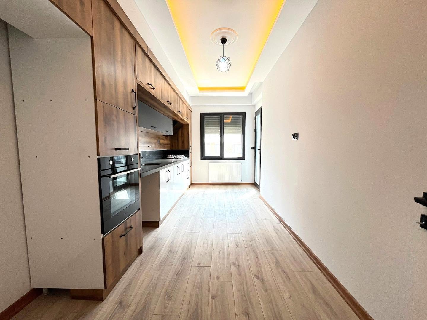 AKÇAY ALTINKUM MAHALLESİNDE 2+1 AYRI MUTFAK EBEVEYN BANYOLU GENİŞ ARA KAT LÜKS DAİRE - Görsel 8
