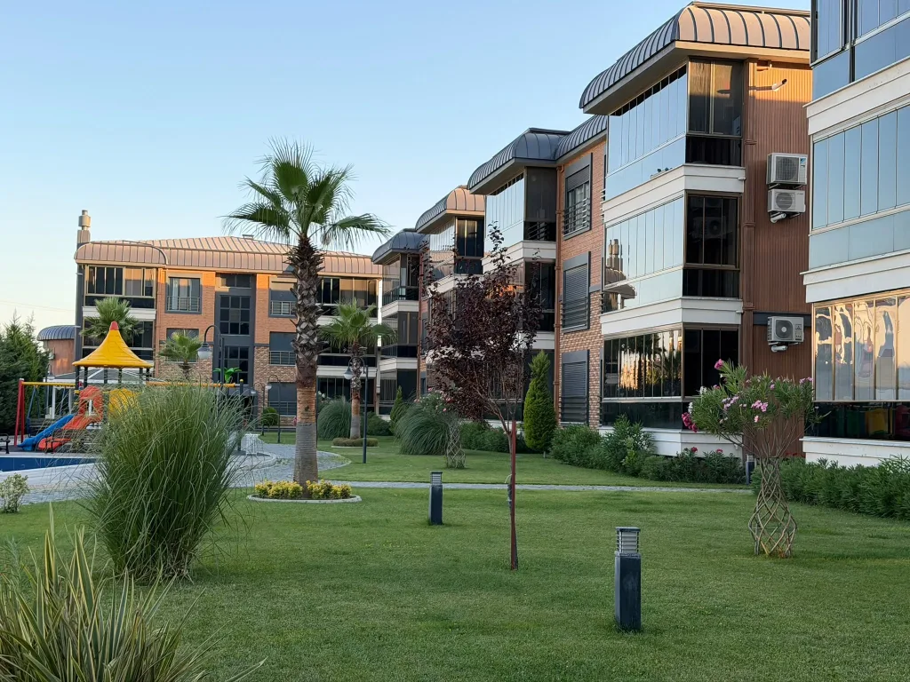 AKÇAYIN EN PRESTİJLİ SİTESİNDE 3+1 AYRI MUTFAK EBEVEYN BANYOLU - KAPALI OTOPARKLI MUHTEŞEM DAİRE - Görsel 33