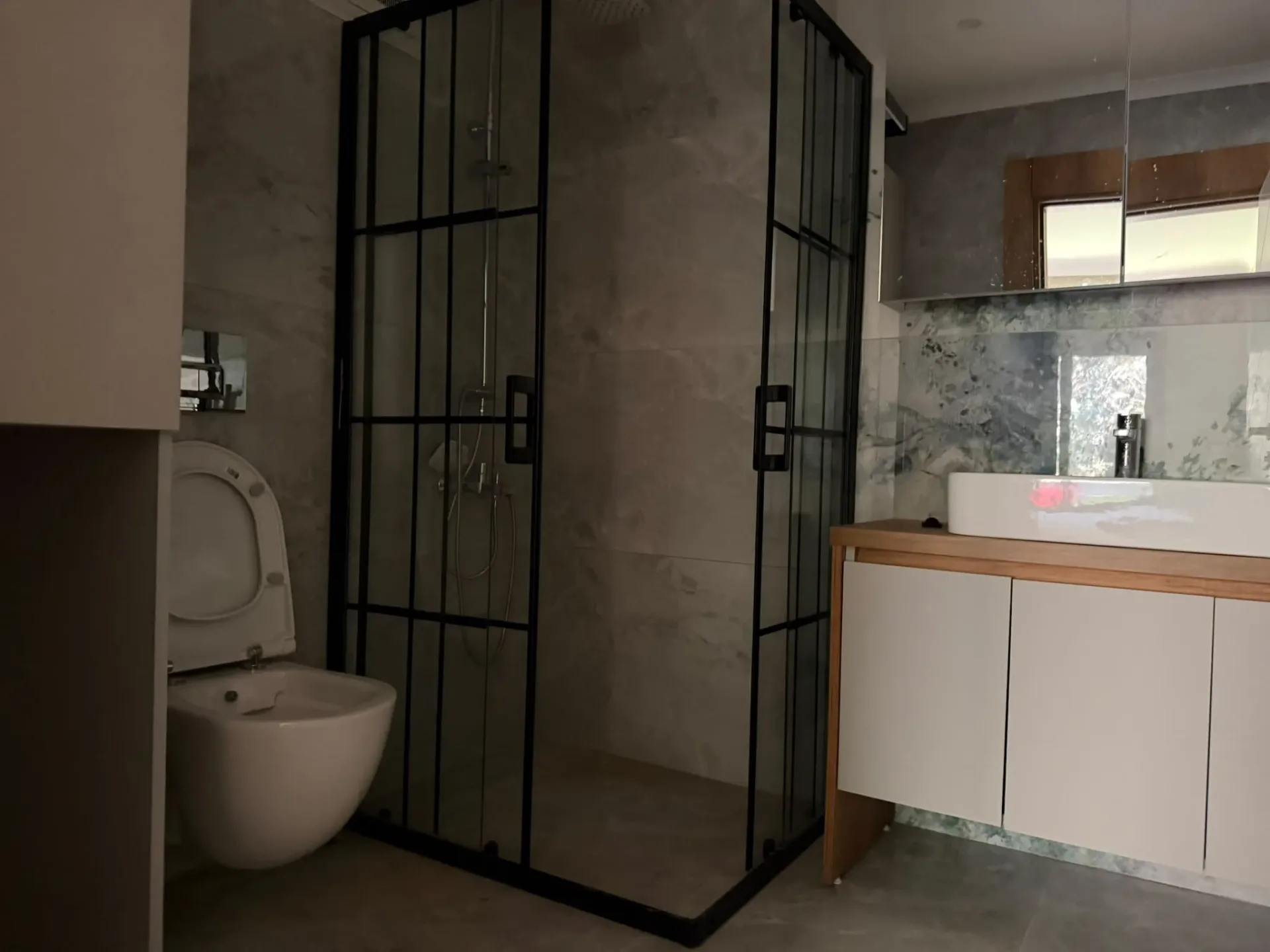 ALTINOLUK SAHİLİNDE  BAHÇE KULLANIMLI DENİZE 200 METRE MESAFEDE MUHTEŞEM DAİRE - Görsel 22