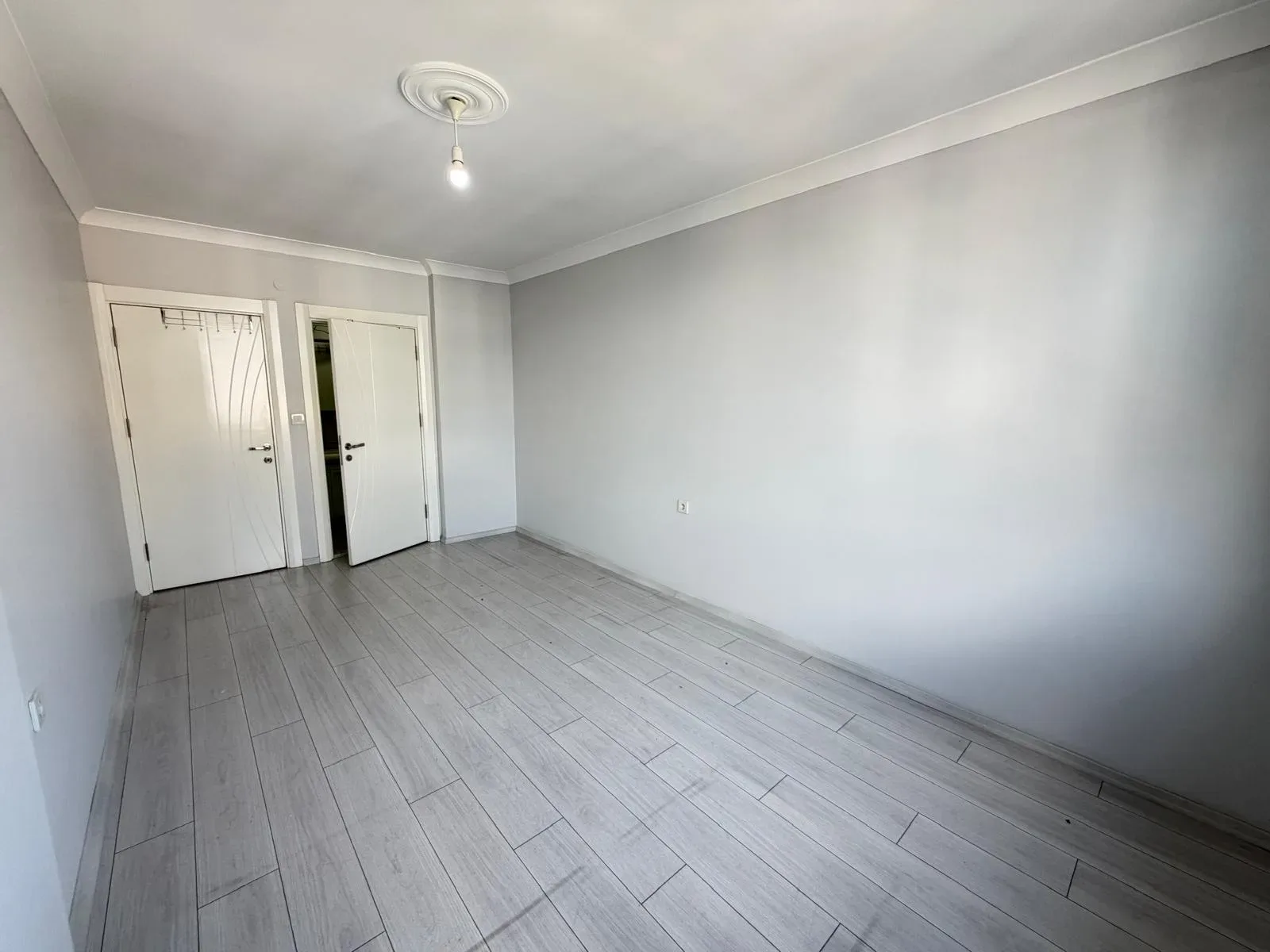 AKÇAYIN EN PRESTİJLİ SİTESİNDE 3+1 AYRI MUTFAK LÜKS DAİRE - Görsel 18