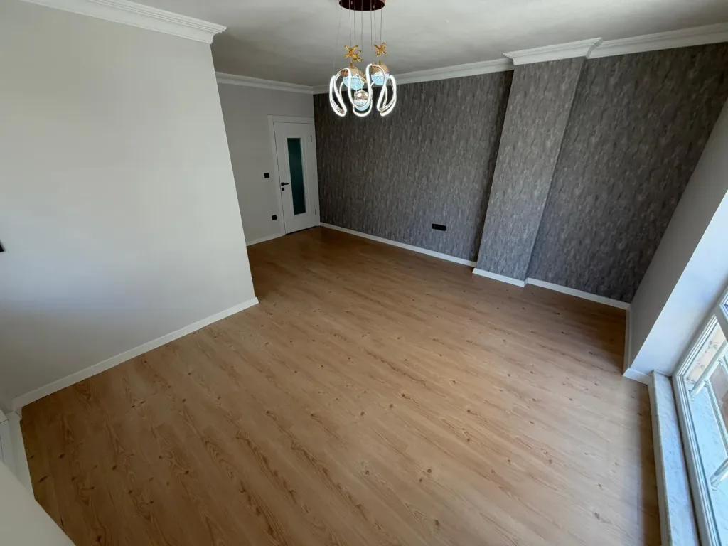 ALTINKUMDA CADDE ÜZERİNDE GÖZ DOLDURAN 2+1 DAİRE - Görsel 1