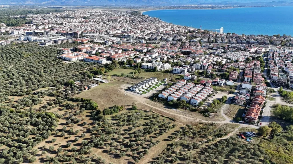 AKÇAY CEMİL TEMEL MAHALLESİNDE 661 METREKARE %15 iMARLI ARSA - Görsel 4