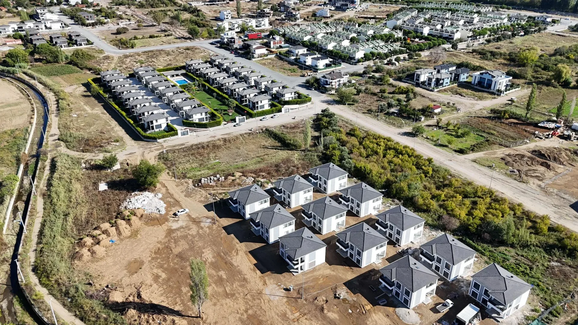 EDREMİT HAMİDİYE MAHALLESİNDE 1.763 METREKARE %15 İMARLI ARSA - Görsel 3