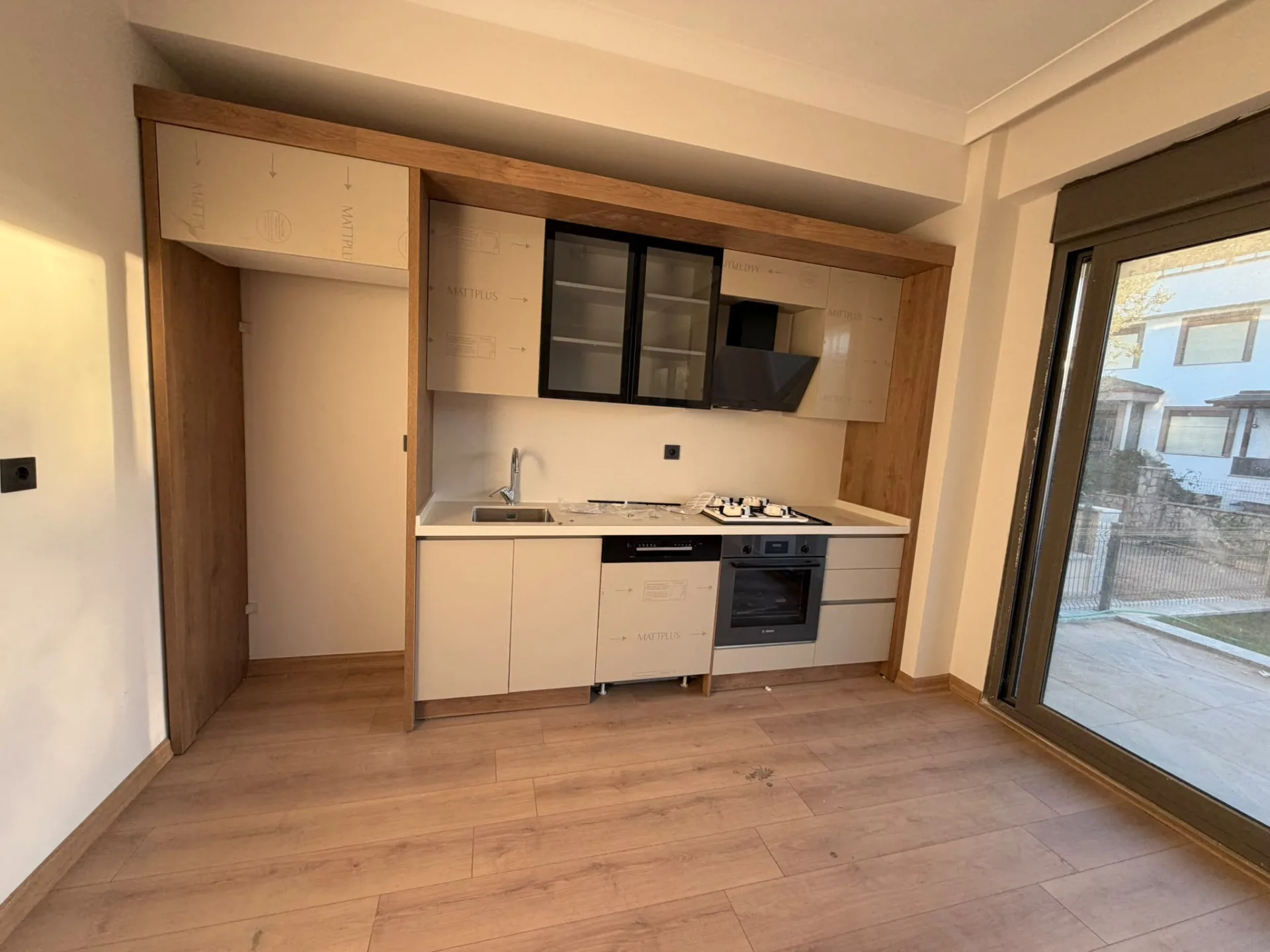 GÜRE SAHİLİNDE MÜSTAKİL TADINDA 2+1 BAHÇE KULLANIMLI SIFIR DAİRE - Görsel 22