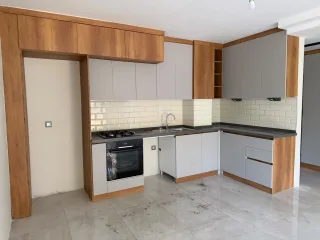 ALTINOLUK SAHİLİNDE  BAHÇE KULLANIMLI DENİZE 200 METRE MESAFEDE MUHTEŞEM DAİRE - Görsel 12