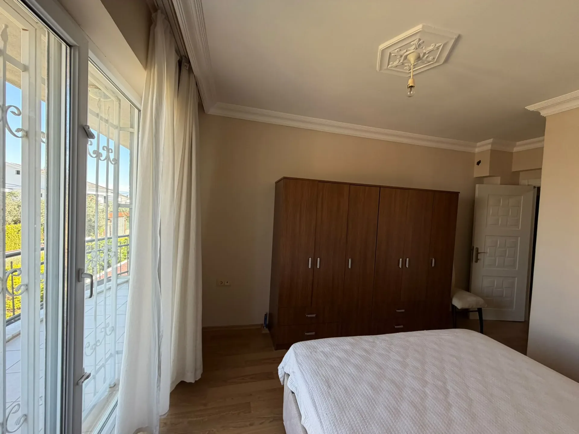 Akçay Yeni Mahalle Karşısında 3+1 Çok Geniş Bahçeli Müstakil Girişli Villa - Görsel 14