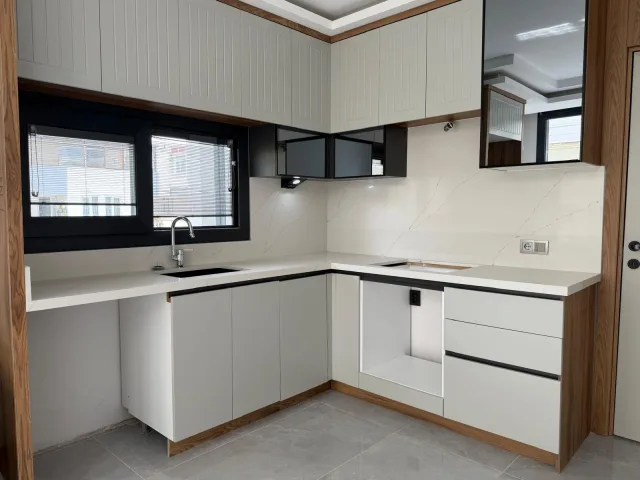 ALTINKUMDA DENİZE ÇOK YAKIN 3+1 CADDE ÜSTÜ 0 DAİRE