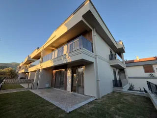 GÜRE SAHİLİNDE MÜSTAKİL TADINDA 2+1 BAHÇE KULLANIMLI SIFIR DAİRE - Görsel 1