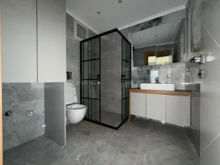 ALTINOLUK SAHİLİNDE  BAHÇE KULLANIMLI DENİZE 200 METRE MESAFEDE MUHTEŞEM DAİRE - Görsel 20