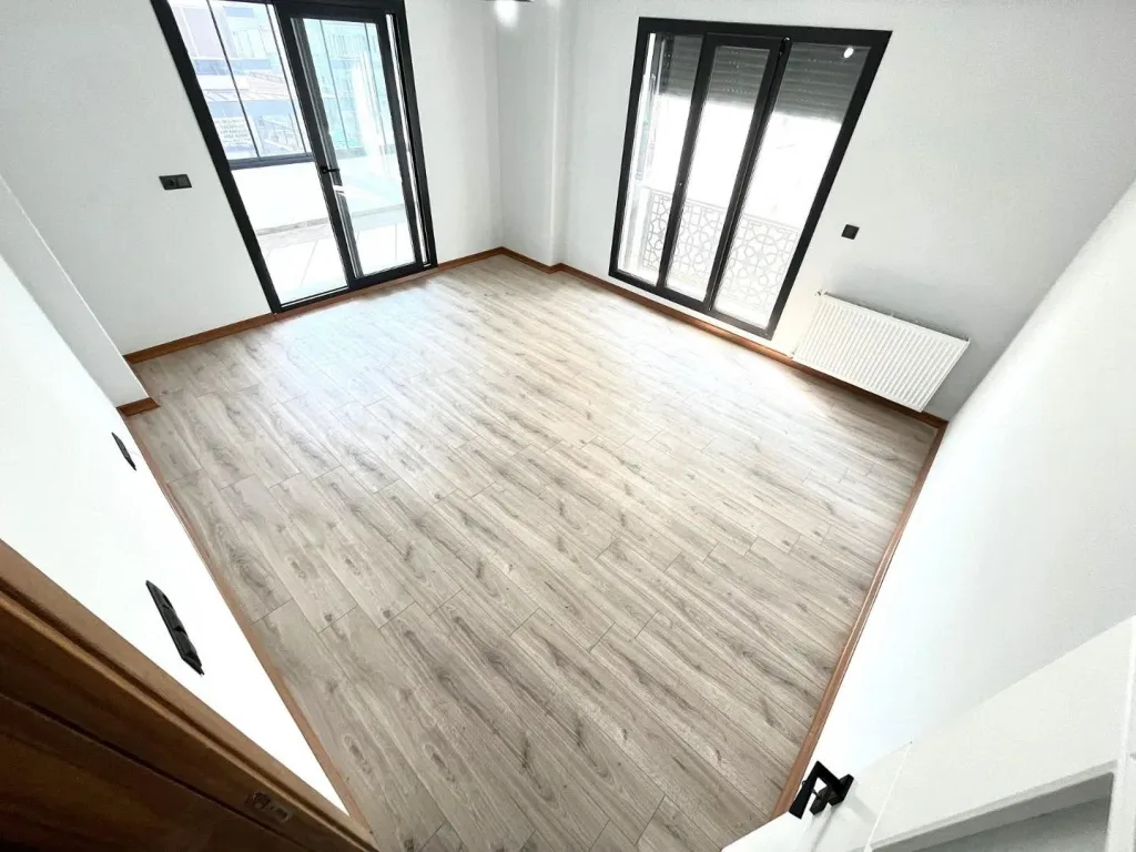 AKÇAY ALTINKUM MAHALLESİNDE 2+1 AYRI MUTFAK EBEVEYN BANYOLU GENİŞ ARA KAT LÜKS DAİRE - Görsel 10