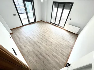 AKÇAY ALTINKUM MAHALLESİNDE 2+1 AYRI MUTFAK EBEVEYN BANYOLU GENİŞ ARA KAT LÜKS DAİRE - Görsel 10