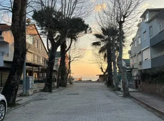 AKÇAY ASKERİ KAMP SAHİLİNDE DENİZE 50 METRE  FULL EŞYALI 4 ODA 2 SALON HARİKA KAT DUBLEXİ - Görsel 1
