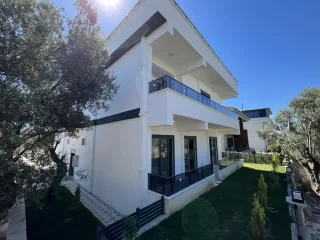 ZEYTİNLİDE MÜSTAKİL TADINDA 2+1 BAHÇE KULLANIMLI AYRI MUTFAK DAİRE - Görsel 1