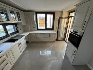 GÜRE SAHİLİNDE ULTRA LÜX SİTE İÇERİSİNDE 3+1 AYRI MUTFAK VİLLA - Görsel 10