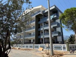 ZEYTİNLİ BULVAR ÜZERİNDE MUHTEŞEM BALKONLU EKONOMİK ÖN CEPHE 1+1