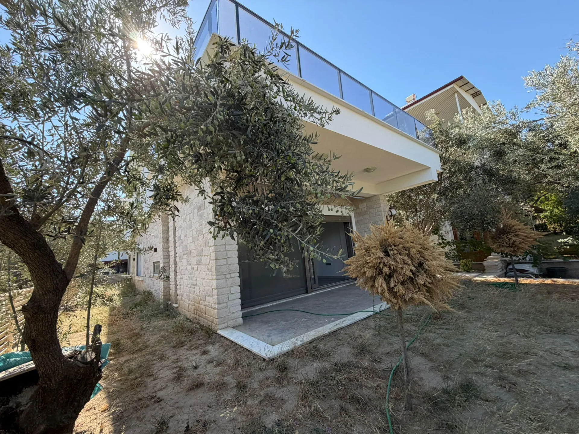 GÜRE İSKELE MAHALLESİNDE TEK KATLI 4+1 TAM MÜSTAKİL ULTRA LÜX VİLLA - Görsel 4