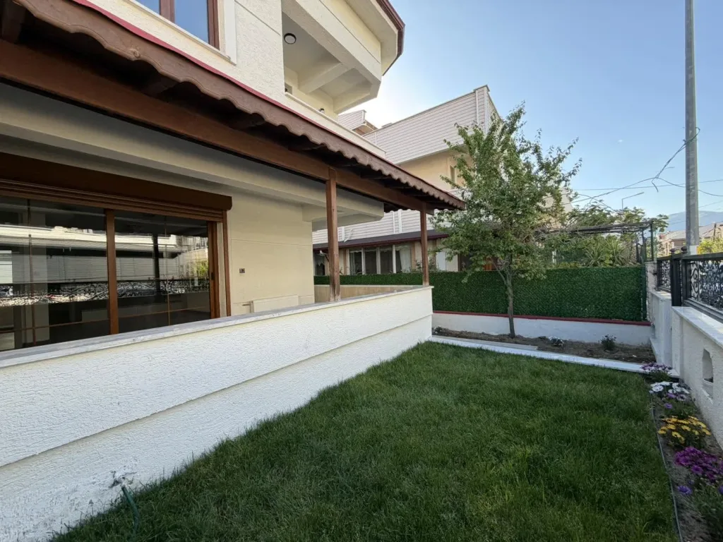 AKÇAY SAHİLİNDE DENİZE KOMŞU ve DEKORASYONUYLA GÖZ BOYAYAN 3+1 MUHTEŞEM VİLLA - Görsel 5