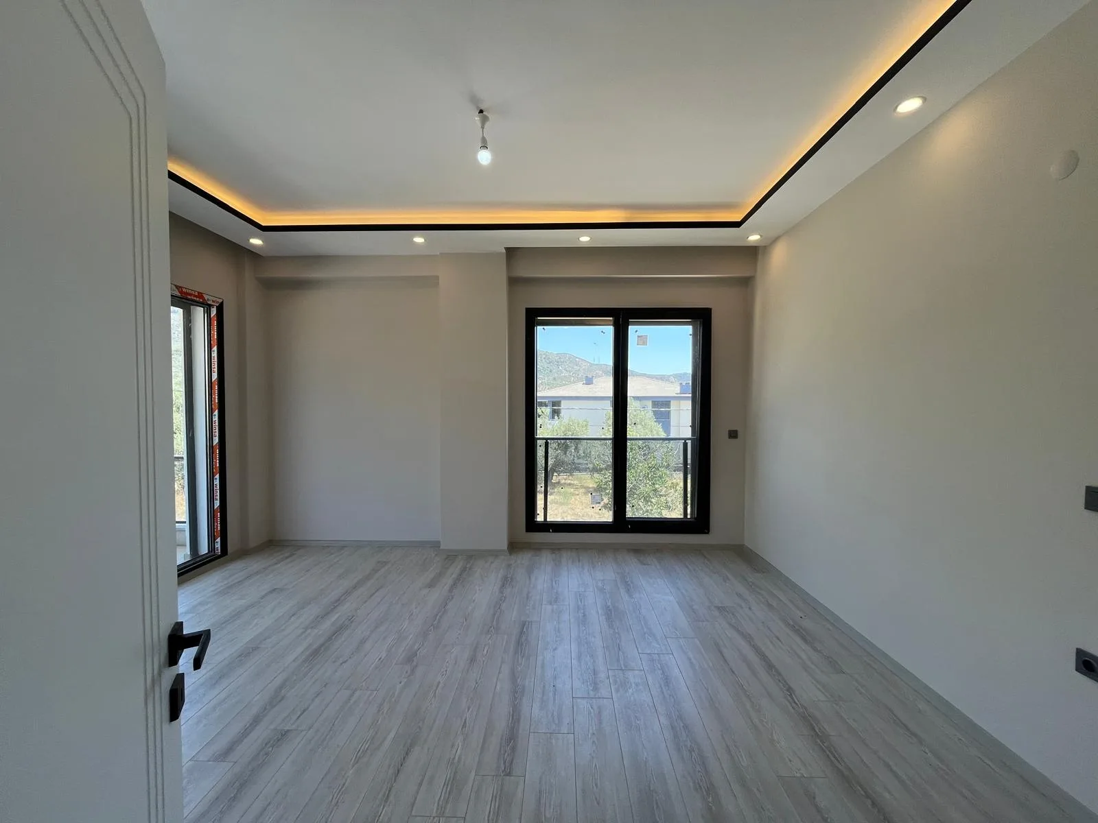 ALTINOLUK MERKEZDE FULL DENİZ MANZARALI 3+1 AYRI MUTFAK TRIPLEX GENİŞ BAHÇELİ VİLLA - Görsel 20