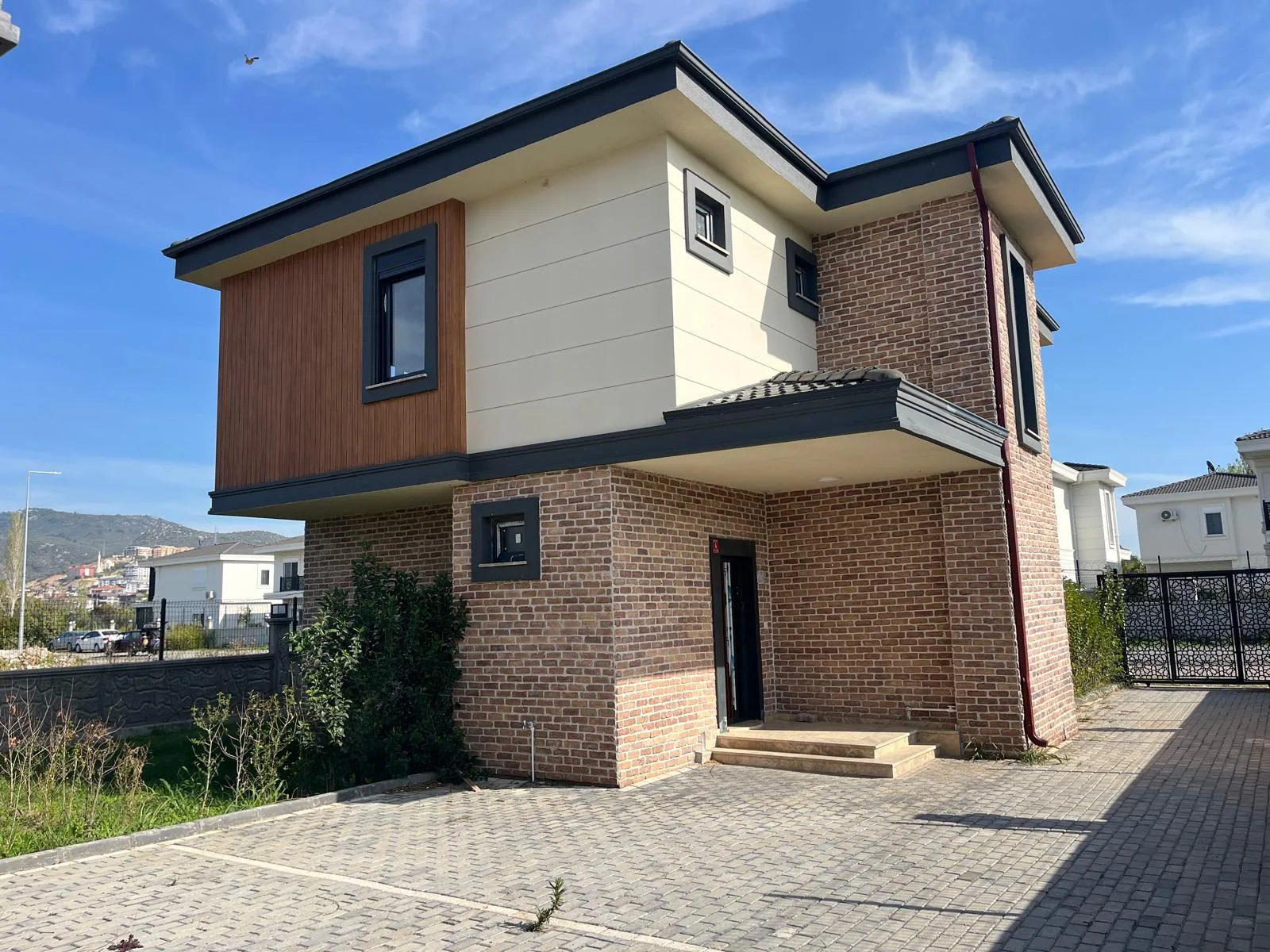 HAMİDİYE MAHALLESİNDE 3+1 TAM MÜSTAKİL KULLANIŞLI VİLLA - Görsel 2