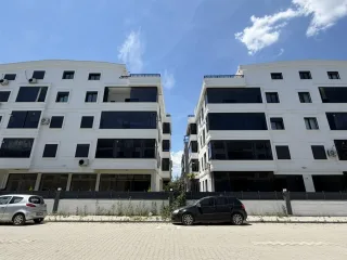 AKÇAY ALTINKUM MAHALLESİNDE 2+1 AYRI MUTFAK EBEVEYN BANYOLU GENİŞ ARA KAT LÜKS DAİRE - Görsel 3
