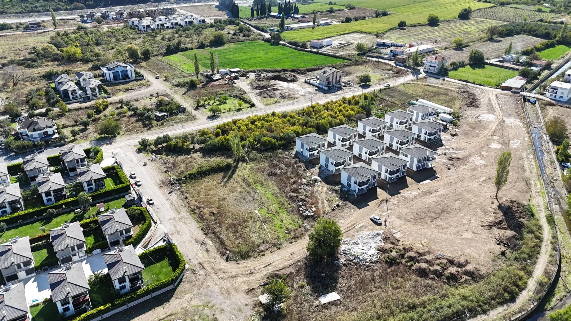 EDREMİT HAMİDİYE MAHALLESİNDE 1.763 METREKARE %15 İMARLI ARSA - Görsel 2