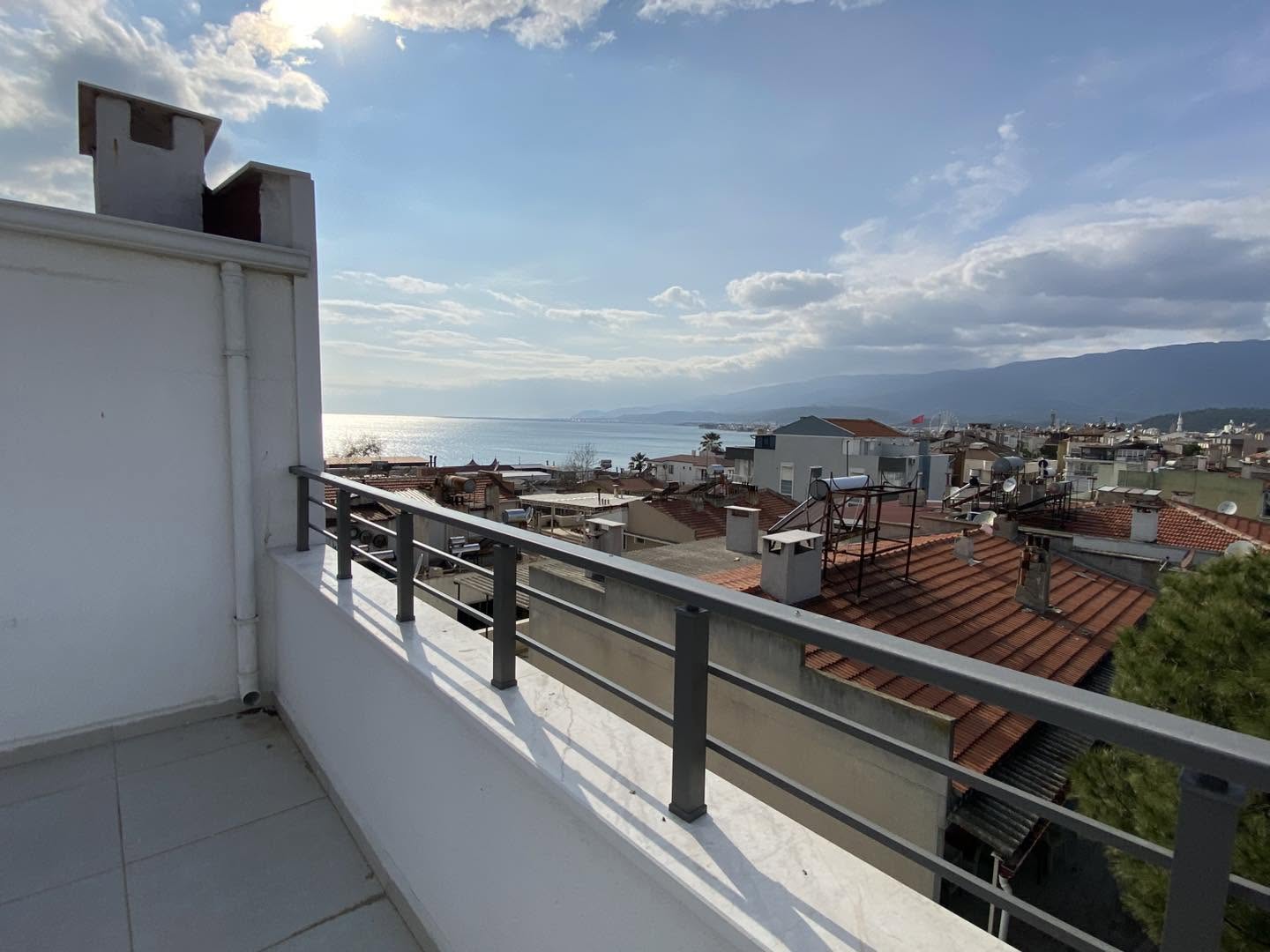 AKÇAY ÇAMLIYOL CADDESİNDE DENİZ VE DAĞ MANZARALI KAT DUBLEKSİ - Görsel 23