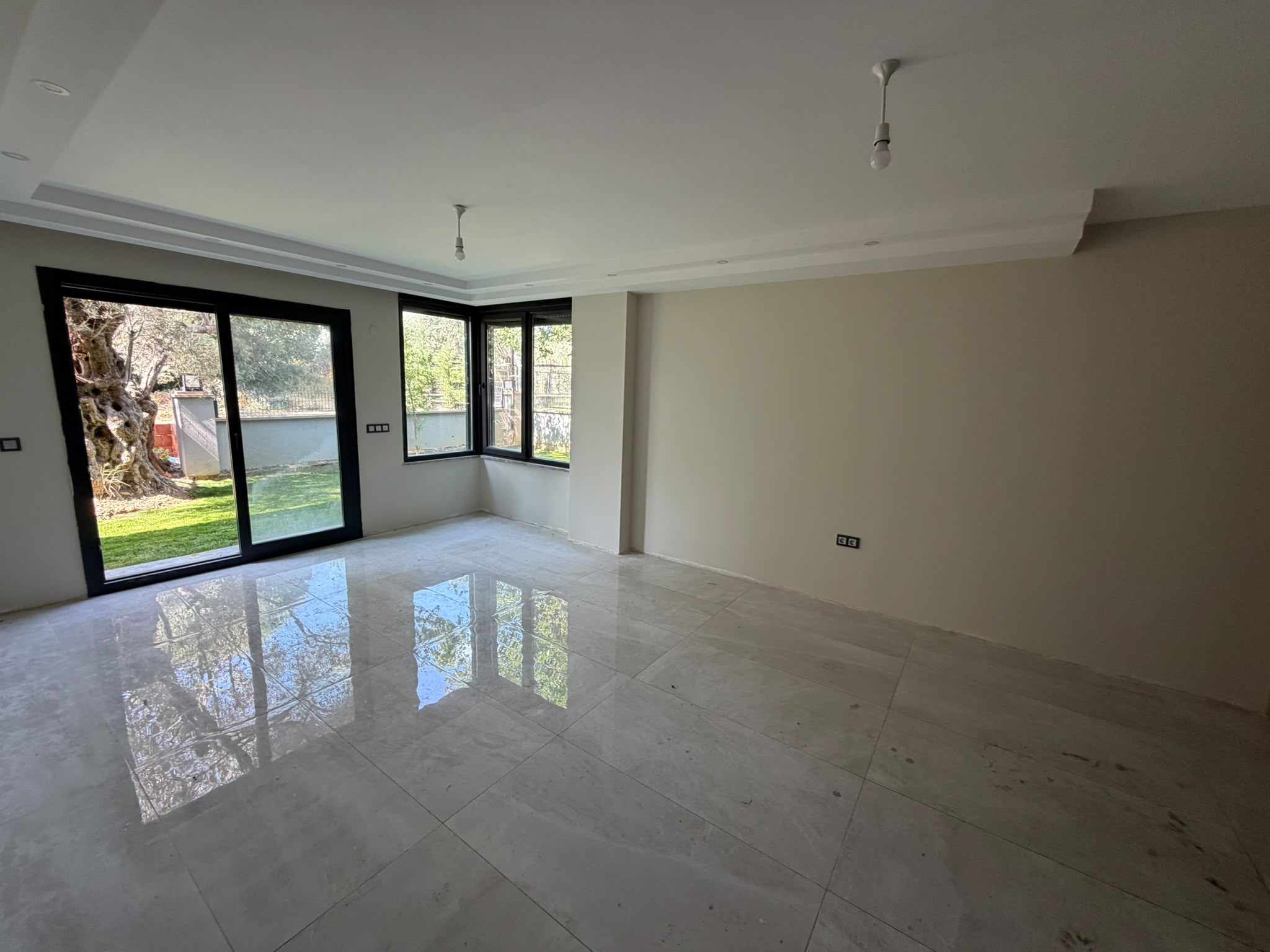 ALTINOLUK SAHİLİNDE  BAHÇE KULLANIMLI DENİZE 200 METRE MESAFEDE MUHTEŞEM DAİRE - Görsel 19