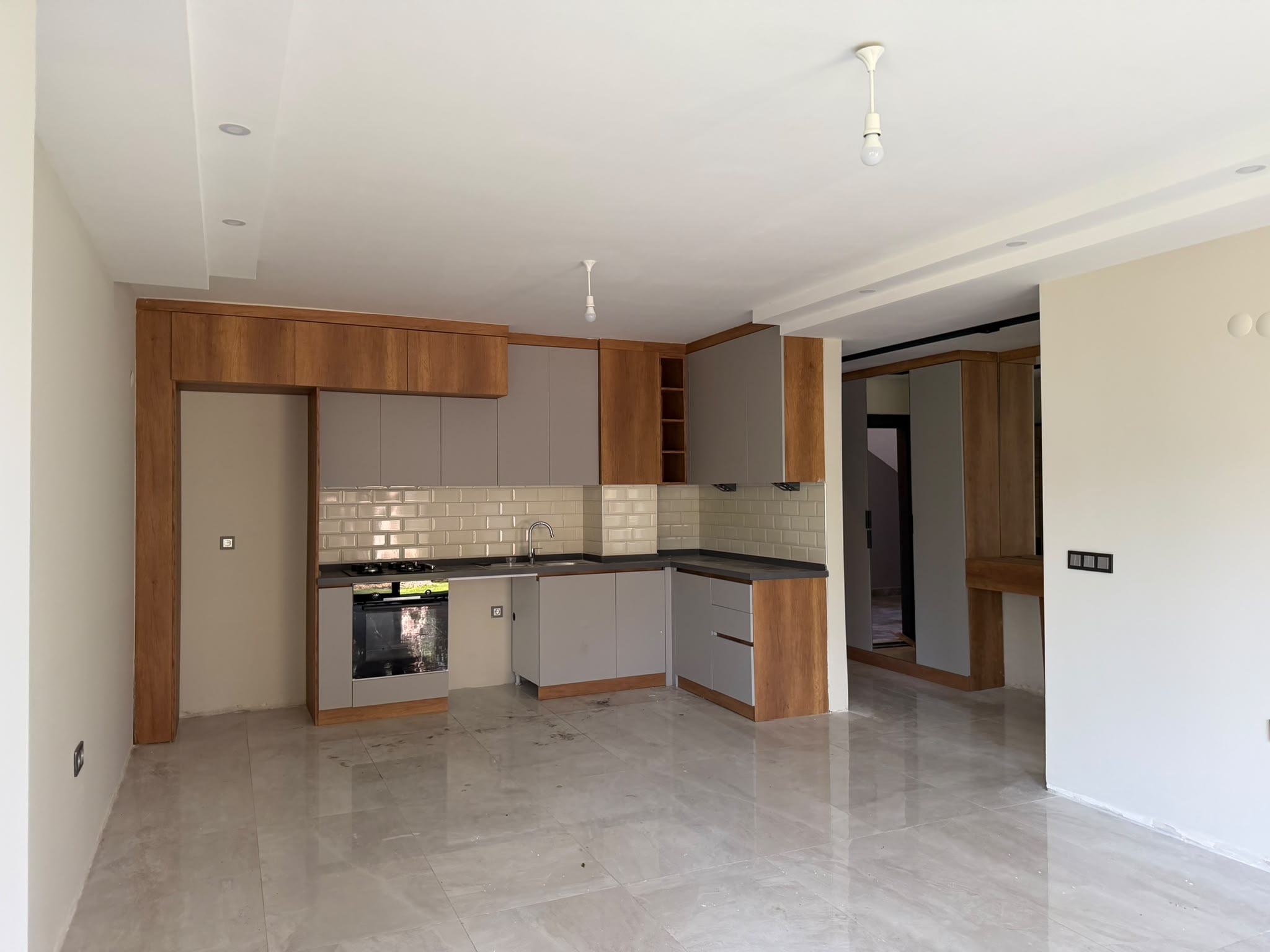 ALTINOLUK SAHİLİNDE  BAHÇE KULLANIMLI DENİZE 200 METRE MESAFEDE MUHTEŞEM DAİRE - Görsel 9