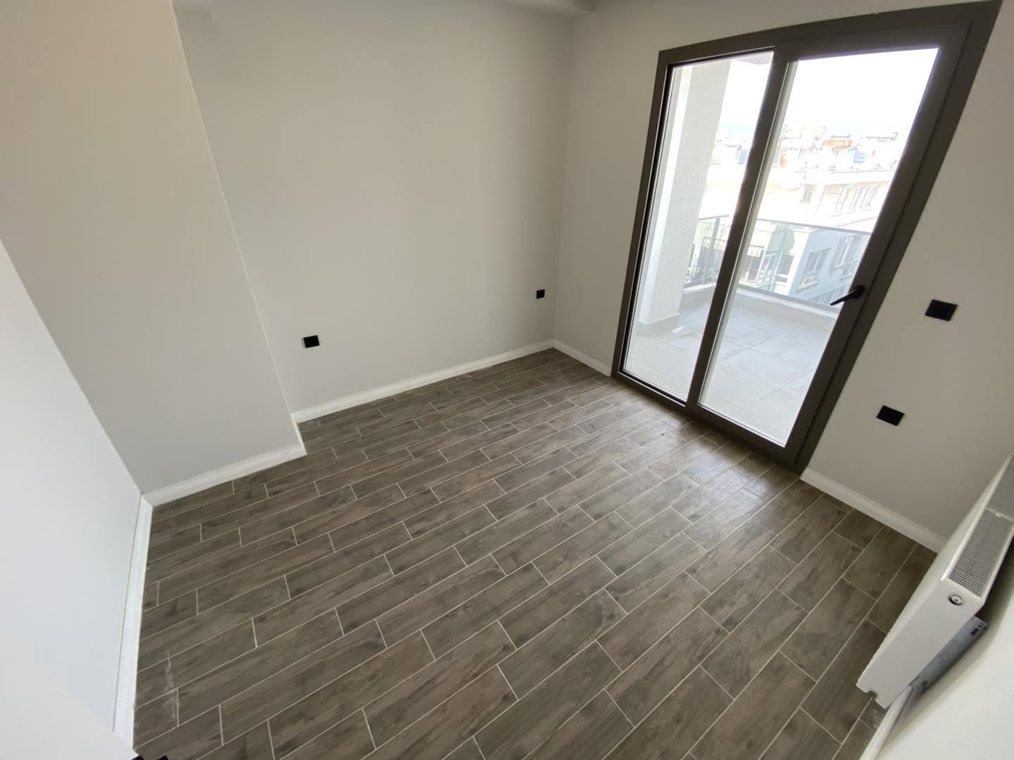 AKÇAY ÇAMLIYOL CADDESİNDE DENİZ VE DAĞ MANZARALI KAT DUBLEKSİ - Görsel 14