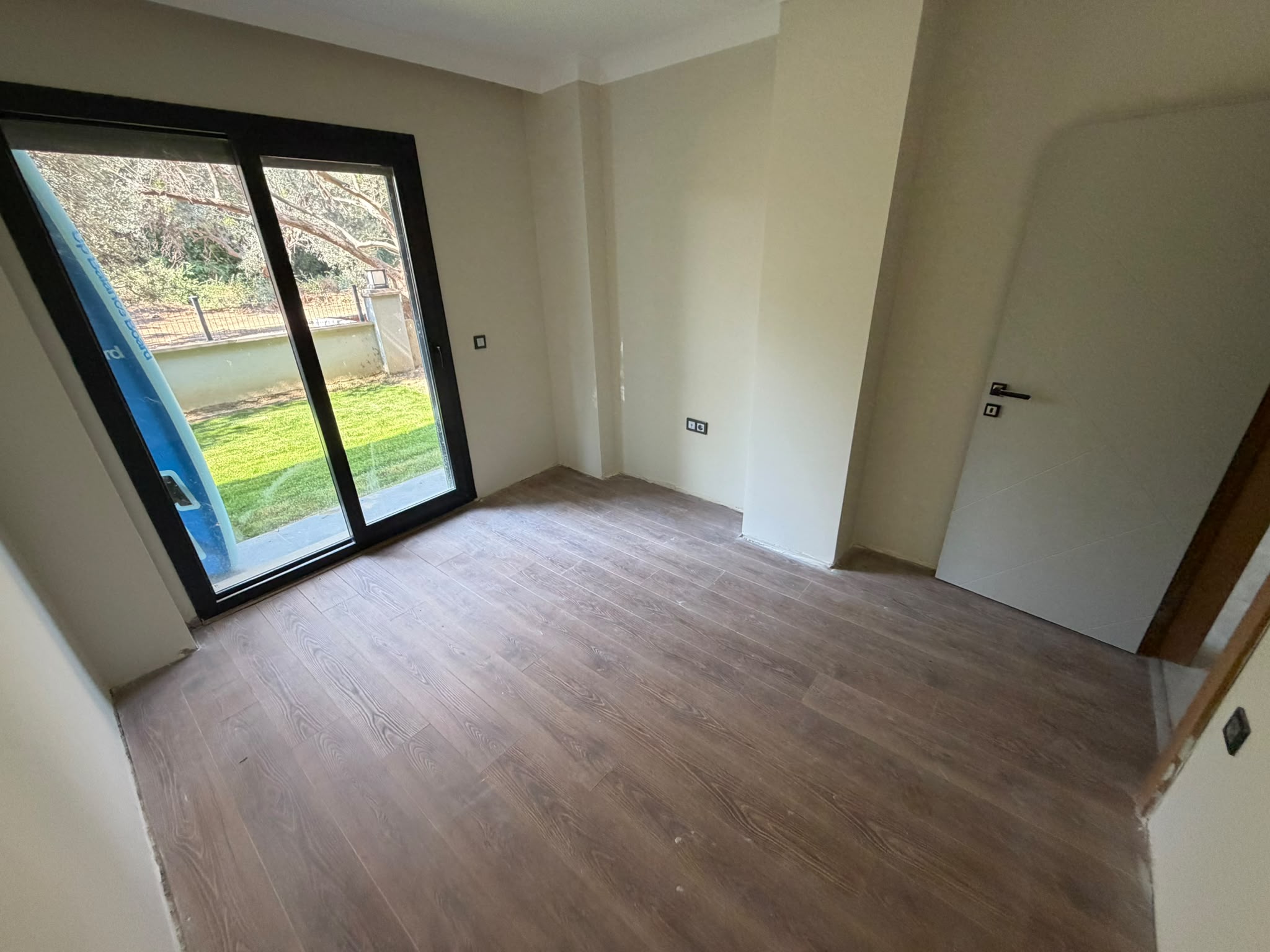 ALTINOLUK SAHİLİNDE  BAHÇE KULLANIMLI DENİZE 200 METRE MESAFEDE MUHTEŞEM DAİRE - Görsel 27