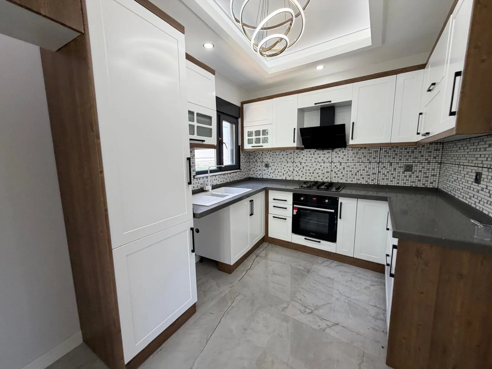 AKÇAY CEMİL TEMEL MAHALLESİNDE 4 ODA 1 SALON TRİPLEX SIFIR VİLLA - Görsel 2