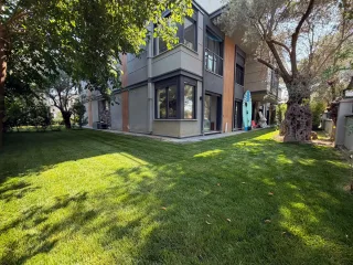 ALTINOLUK SAHİLİNDE  BAHÇE KULLANIMLI DENİZE 200 METRE MESAFEDE MUHTEŞEM DAİRE - Görsel 2