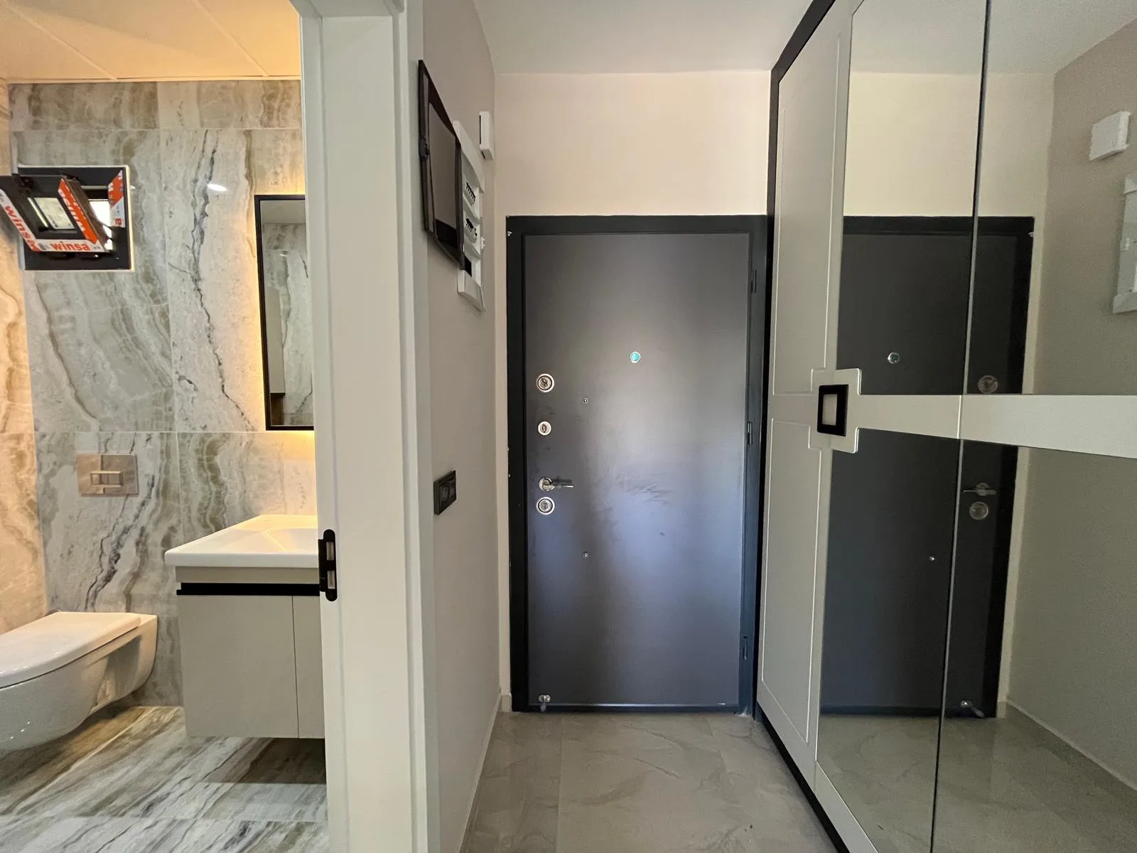 ALTINOLUK MERKEZDE FULL DENİZ MANZARALI 3+1 AYRI MUTFAK TRIPLEX GENİŞ BAHÇELİ VİLLA - Görsel 17
