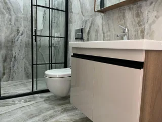 ALTINOLUK MERKEZDE FULL DENİZ MANZARALI 3+1 AYRI MUTFAK TRIPLEX GENİŞ BAHÇELİ VİLLA - Görsel 22