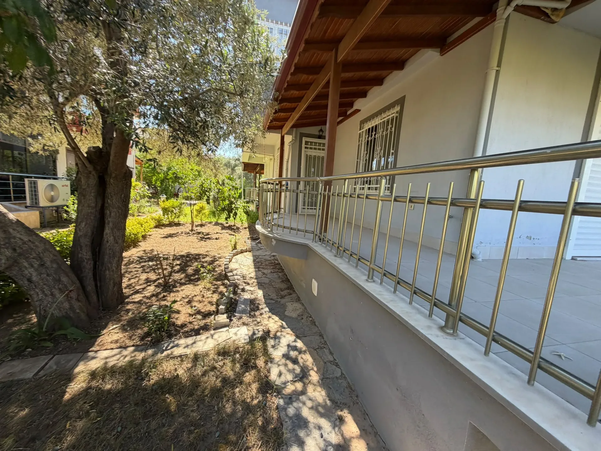 Akçay Yeni Mahalle Karşısında 3+1 Çok Geniş Bahçeli Müstakil Girişli Villa - Görsel 9
