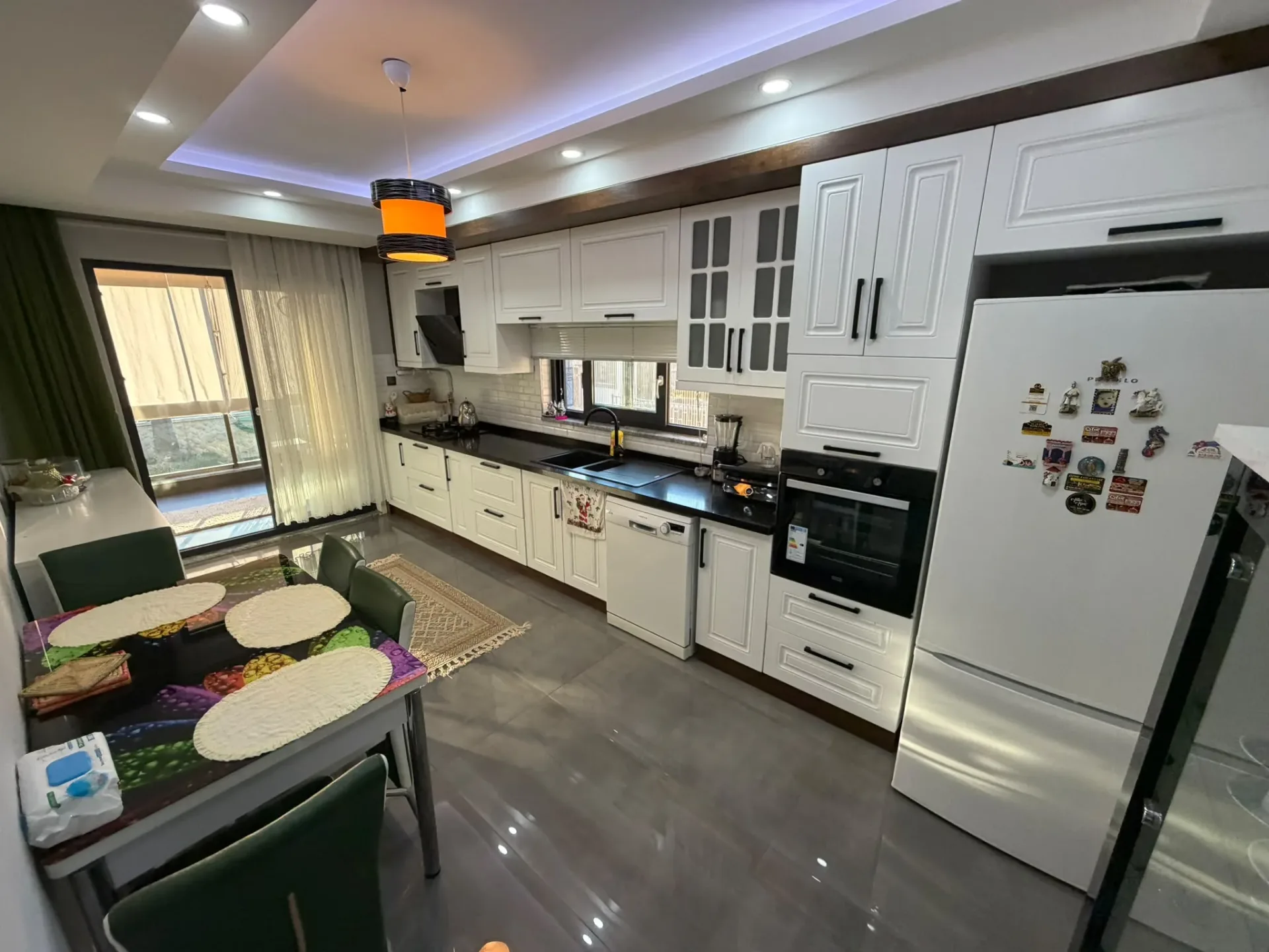 AKÇAYIN EN PRESTİJLİ SİTESİNDE 3+1 AYRI MUTFAK EBEVEYN BANYOLU - KAPALI OTOPARKLI MUHTEŞEM DAİRE - Görsel 12