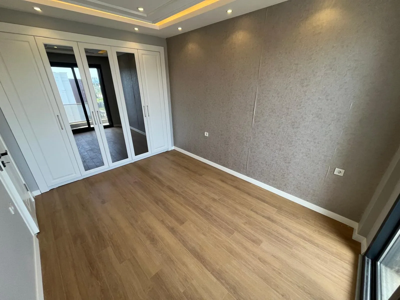 GÜRE SAHİLİNDE ULTRA LÜX HAVUZLU SİTE İÇERİSİNDE 2 ODA 1 SALON AYRI MUTFAK MUHTEŞEM DAİRE - Görsel 19