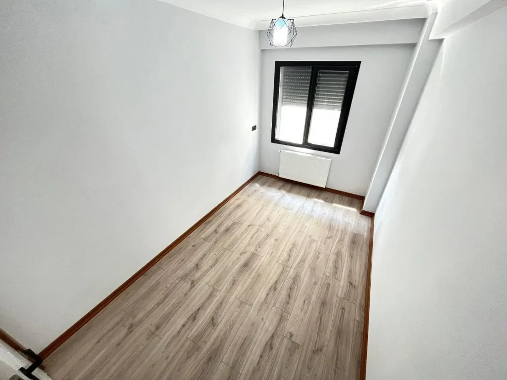 AKÇAY ALTINKUM MAHALLESİNDE 2+1 AYRI MUTFAK EBEVEYN BANYOLU GENİŞ ARA KAT LÜKS DAİRE - Görsel 17