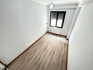 AKÇAY ALTINKUM MAHALLESİNDE 2+1 AYRI MUTFAK EBEVEYN BANYOLU GENİŞ ARA KAT LÜKS DAİRE - Görsel 17