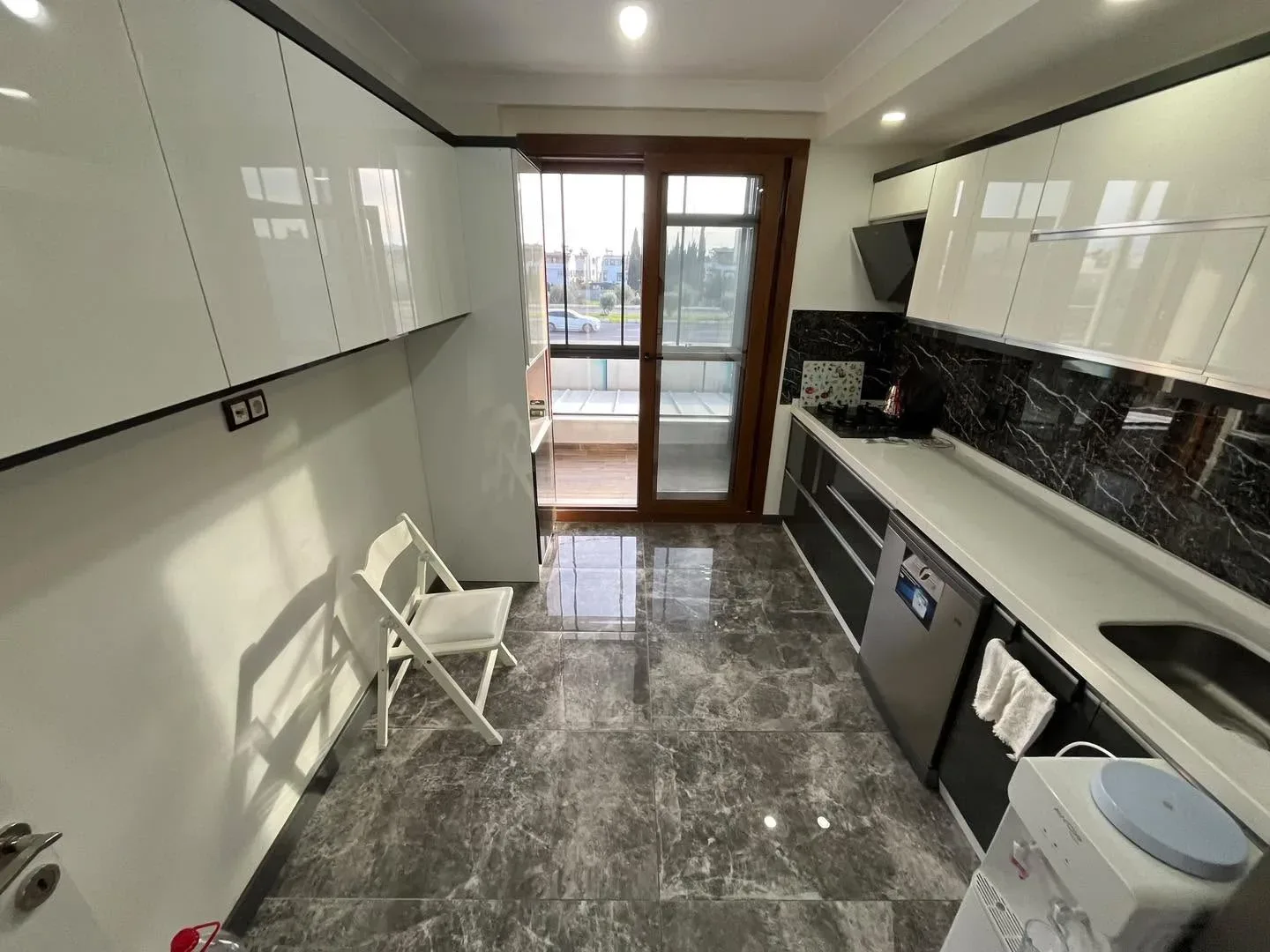 GÜRE AKÇAY YOLU ÜZERİNDE ÖNÜ KAPANMAZ  3 ODA 1 SALON 2 AYRI MUTFAKLI DUBLEKS DAİRE - Görsel 8