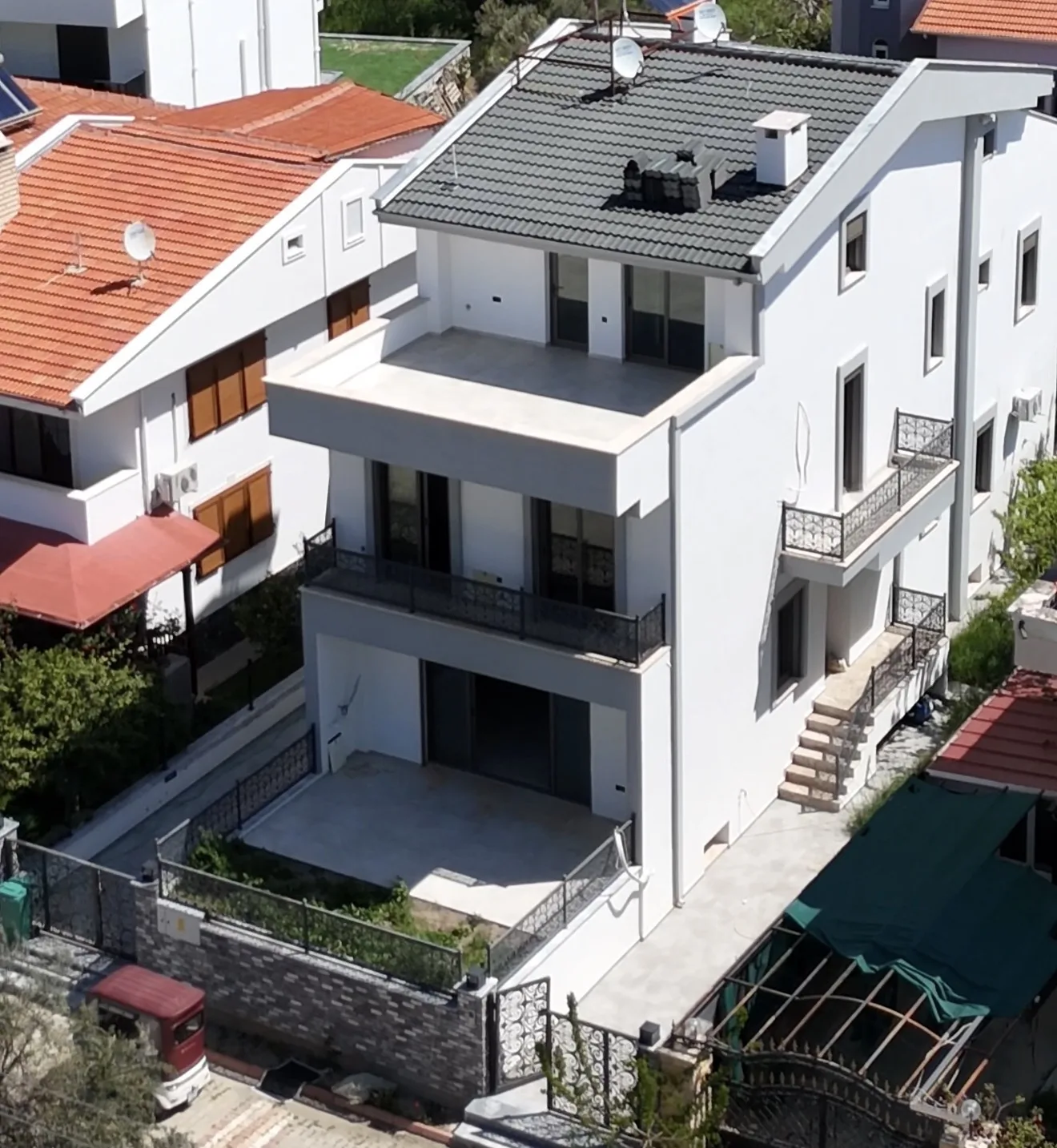 GÜRE FENERDE DENİZE 50 METRE MESAFEDE 4+1 FOURLEX LÜX VİLLA
