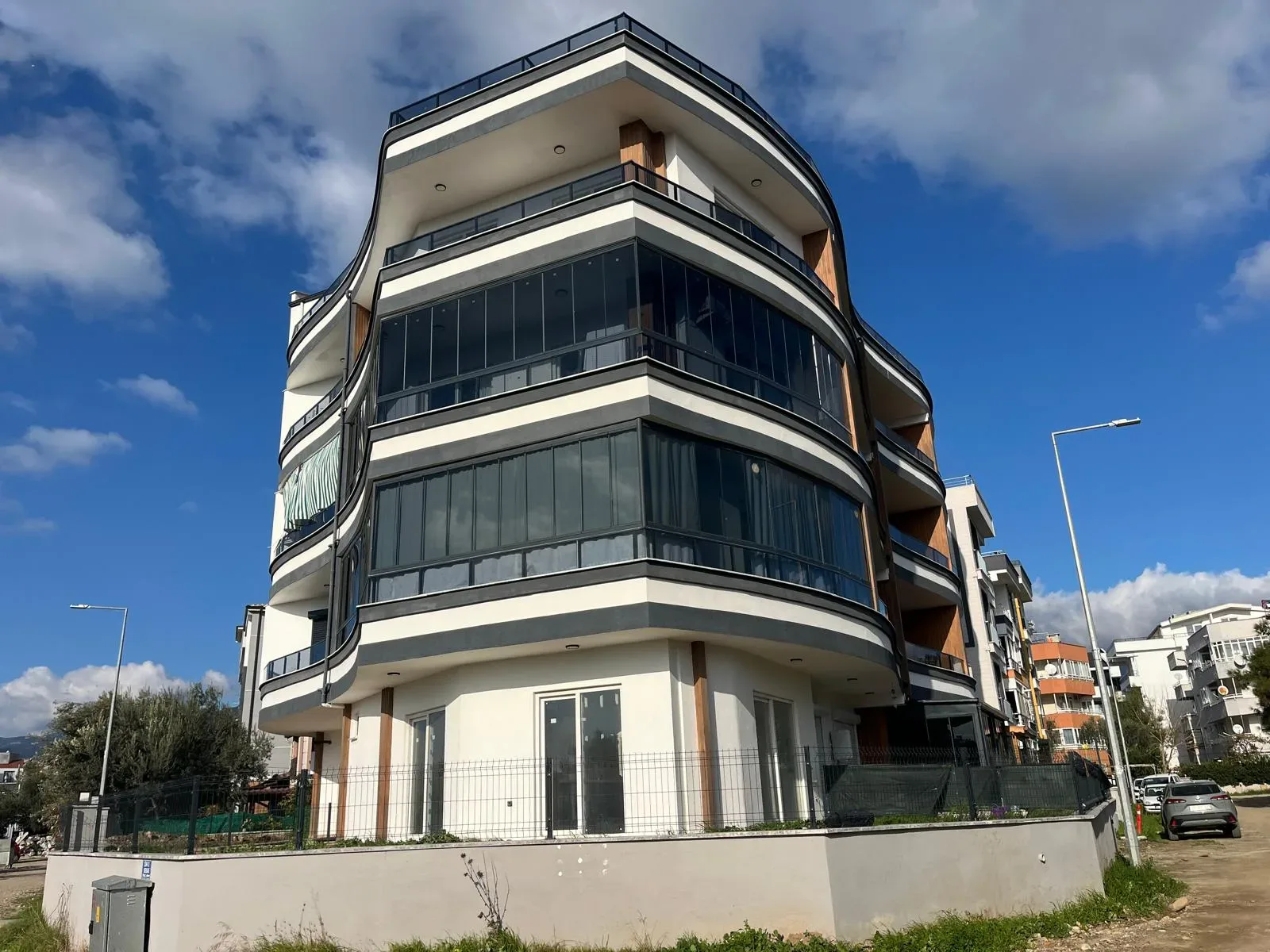 AKÇAY MERKEZDE İZMİR ÇANAKKALE OTOBANINA CEPHELİ 2+1 DUBLEX SIFIR DAİRE - Görsel 2