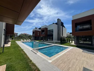 GÜRE SAHİLİNDE FULL EŞYA OPSİYONLU ULTRA LÜX 4+1 HAVUZLU SİTE İÇERİSİNDE TAM BAĞIMSIZ MÜSTAKİL VİLLA - Görsel 24