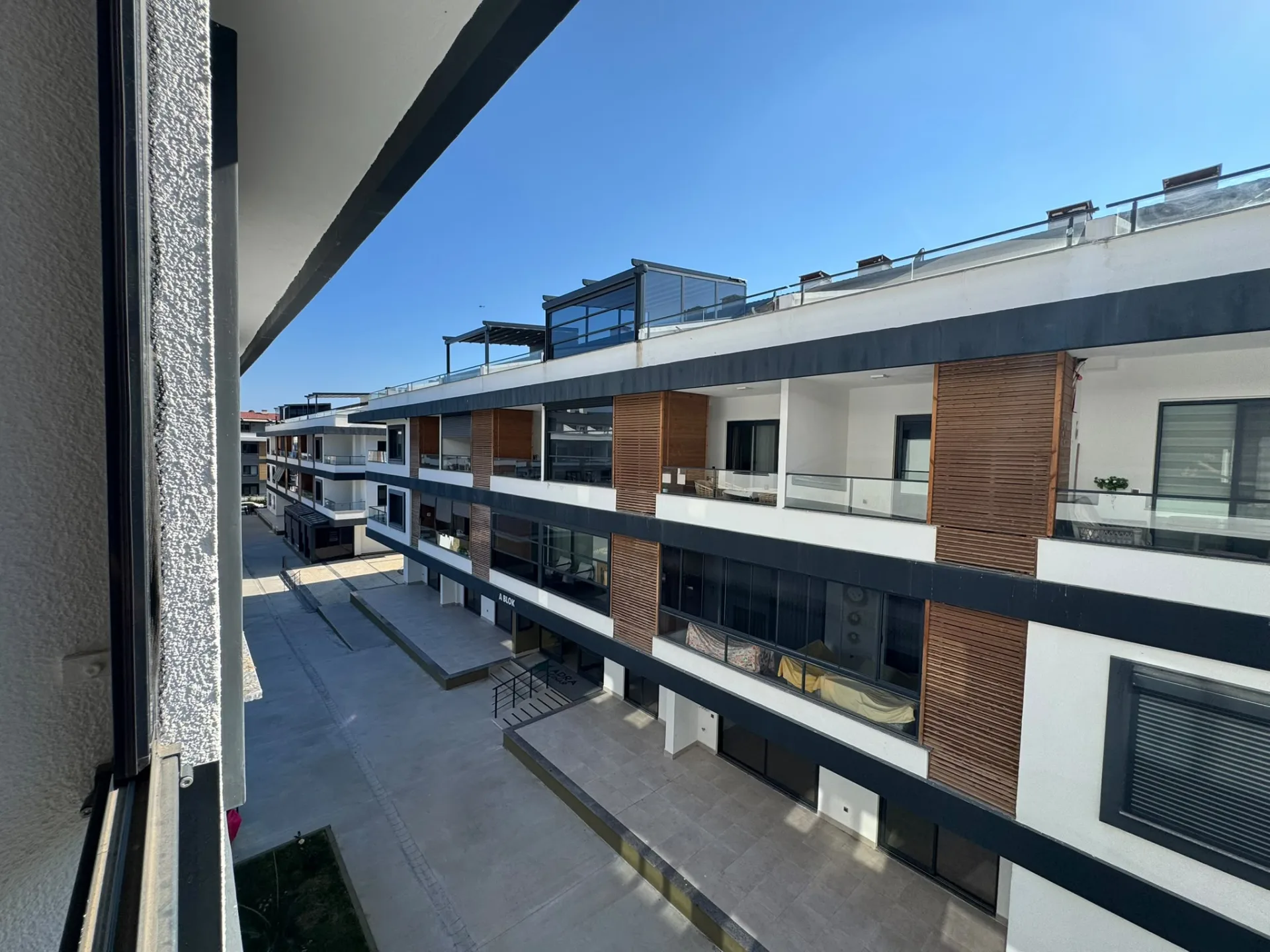 ALTINOLUk YAĞCILARDA DENİZE SIFIR ADRA SİTESİNDE 1+1 FULL EŞYALI SATILIK DAİRE - Görsel 3
