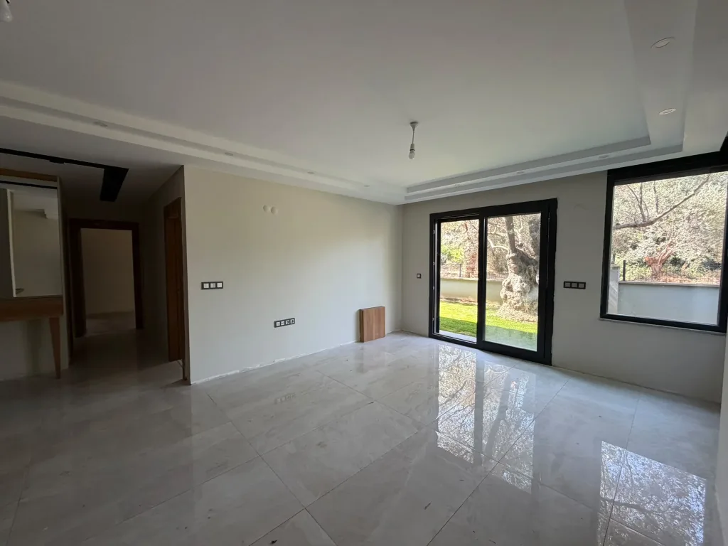 ALTINOLUK SAHİLİNDE  BAHÇE KULLANIMLI DENİZE 200 METRE MESAFEDE MUHTEŞEM DAİRE - Görsel 8